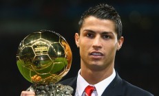 开云官方app入口-赛道上的逆转，周冠宇扛起全队，梅赛德斯完胜法拉利