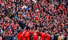 开云官方app入口-利物浦遭遇惨败，英超榜首地位受威胁