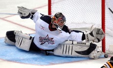 开云体育视频直播-赛道与球场的双重奏，霍勒迪接管F1争冠战，湖人击败灰熊启示竞技真谛