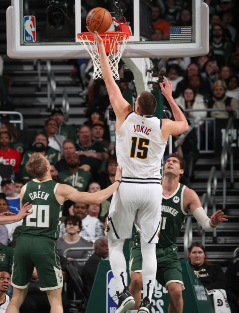 雄鹿完胜太阳，布伦森关键制胜