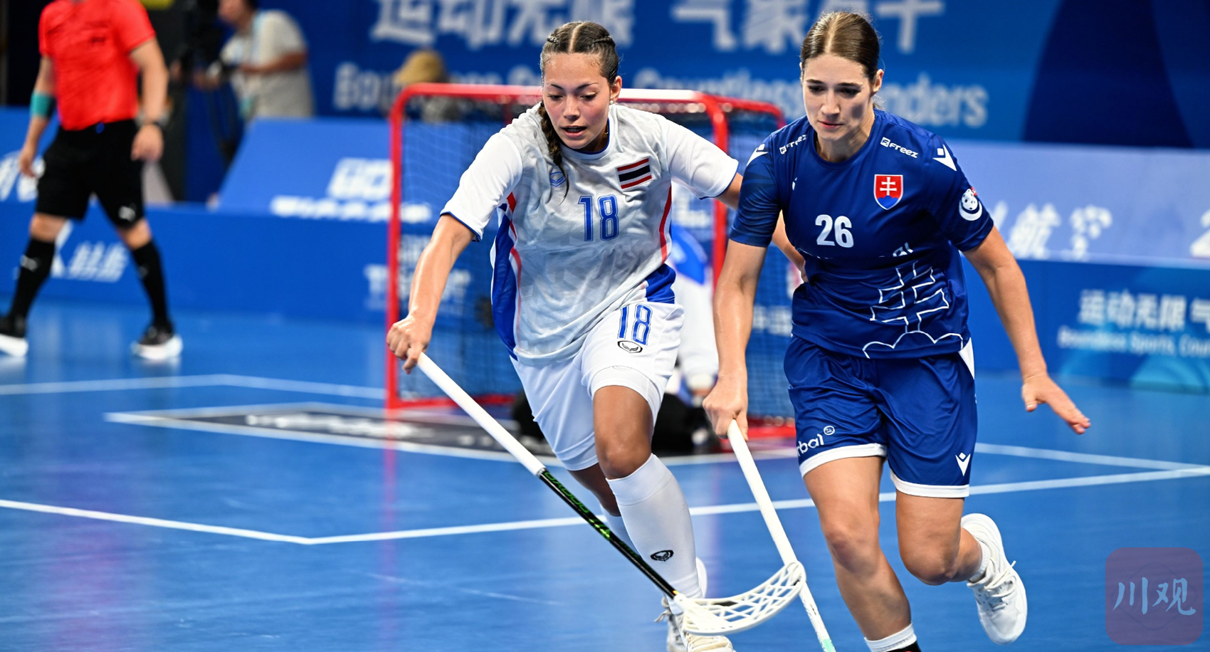 泰国的女子羽毛球比赛争夺激烈，万人空巷的简单介绍