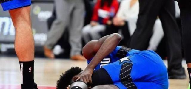 马刺队主力球员接受肩部手术，将缺席季后赛的简单介绍