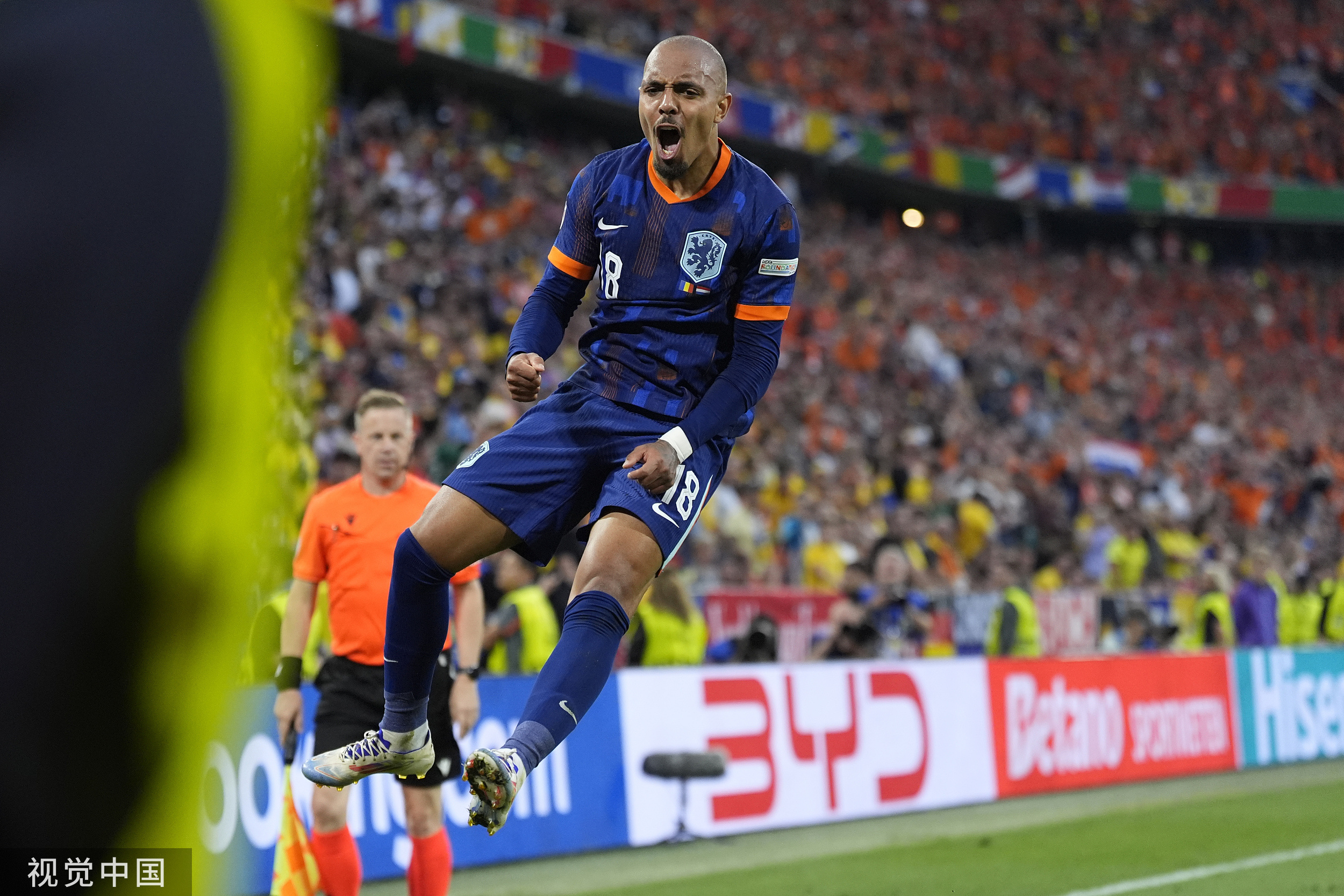 荷兰队大胜拉脱维亚，锁定小组第一