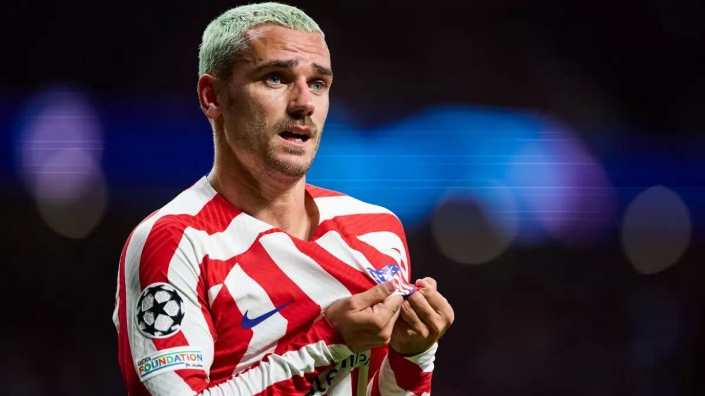 包含格列兹曼否认与巴萨合同有问题的词条