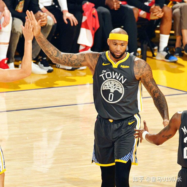 包含猛龙队长连续场比赛得分破+的词条