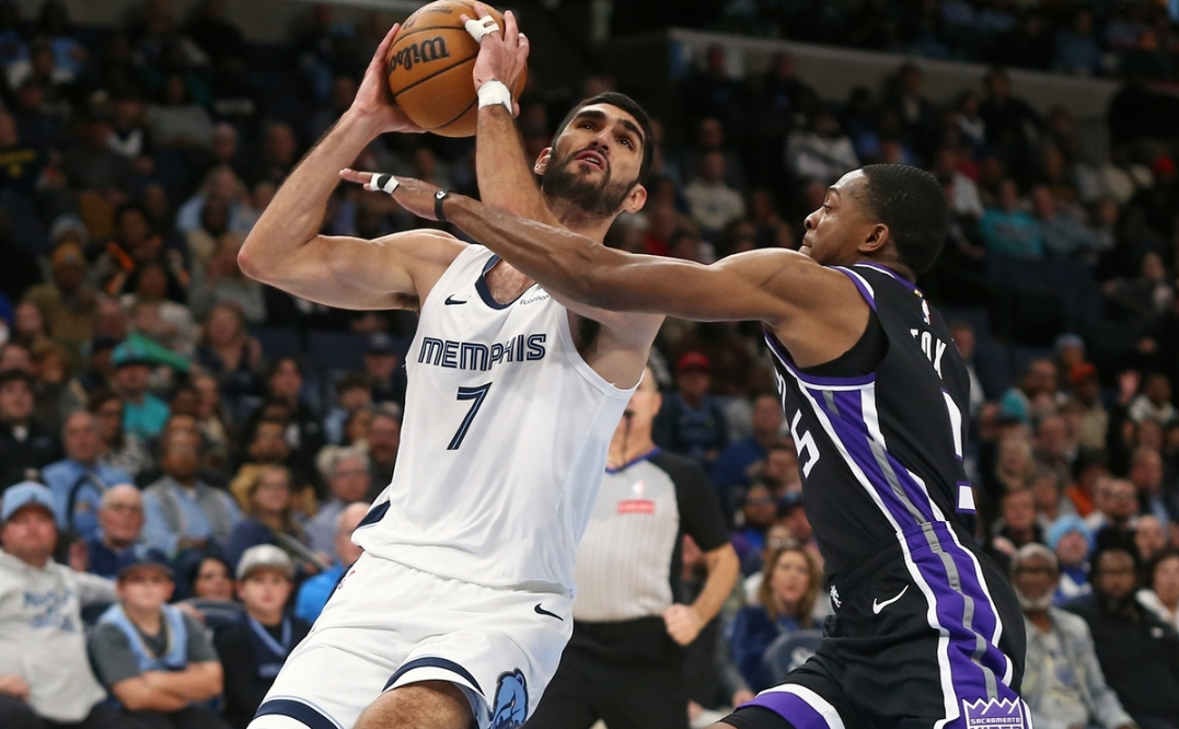 包含马刺力克灰熊，德罗赞再次展现得分能力的词条