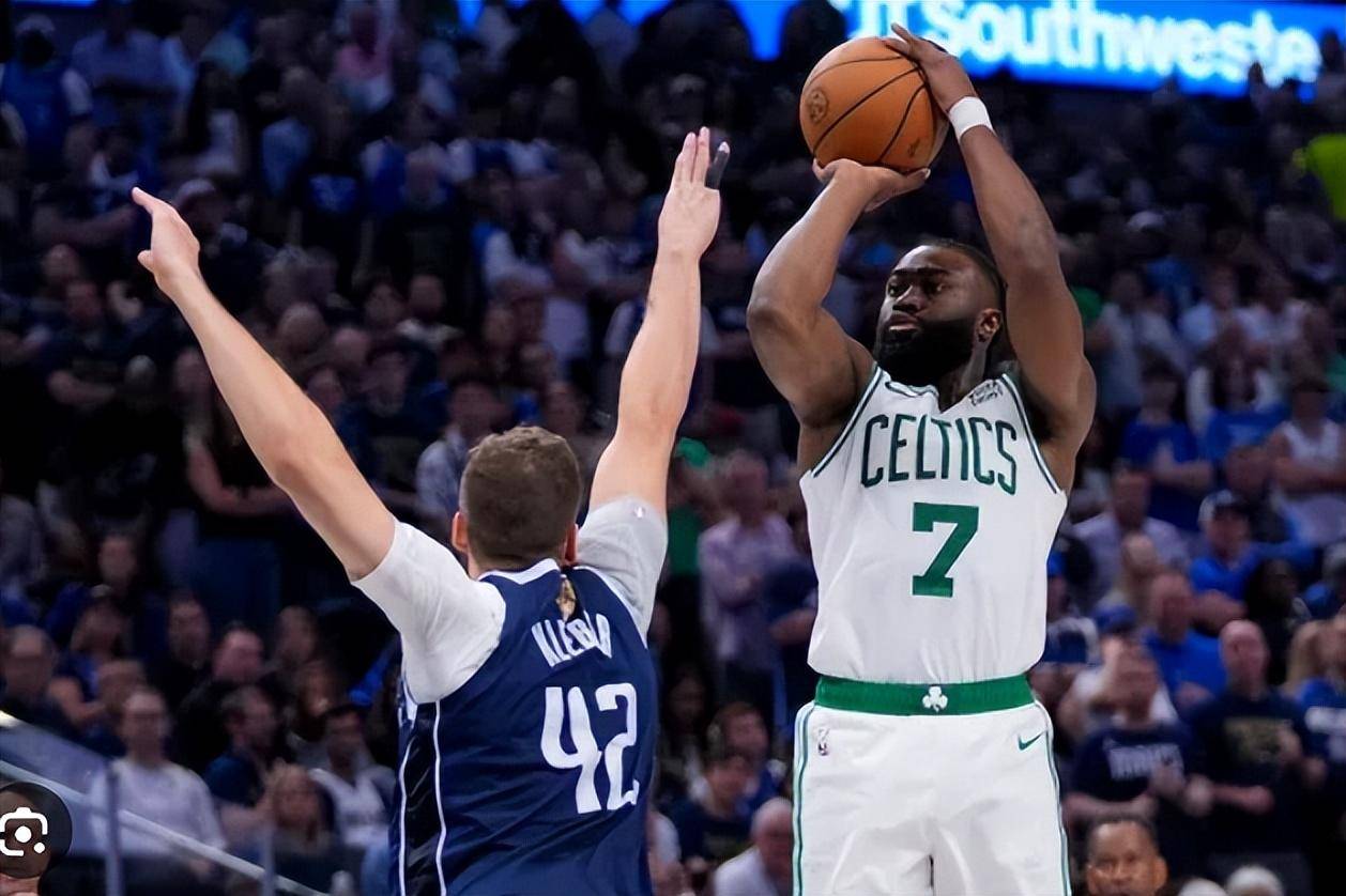 雄鹿绝杀独行侠，塔图姆统治全场