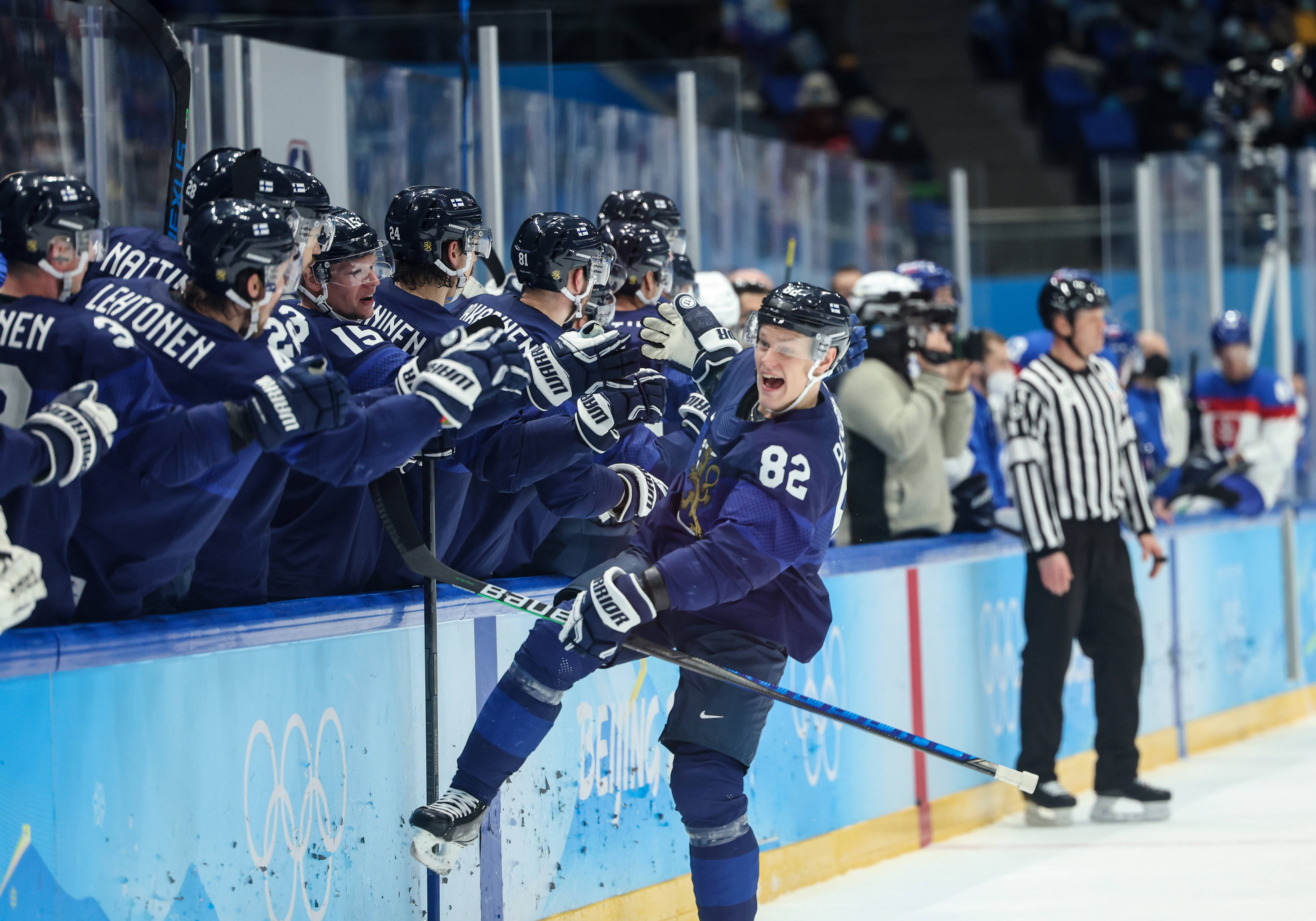 冰岛队士气高昂，迎战芬兰队