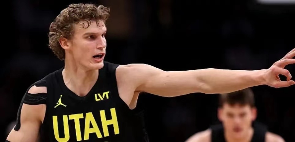 雄鹿惨败于爵士，战绩受损！