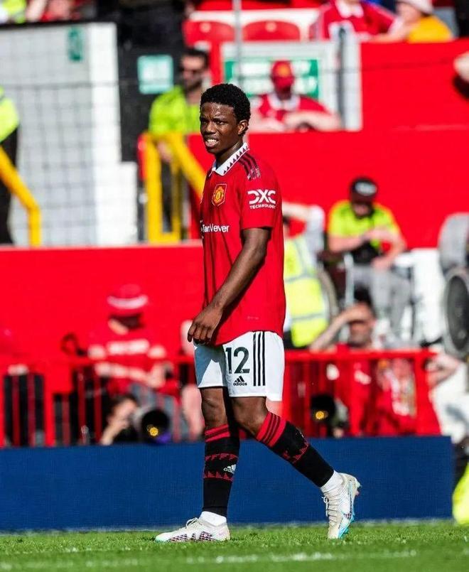 曼城险胜秘鲁，博格巴2绝境逆转