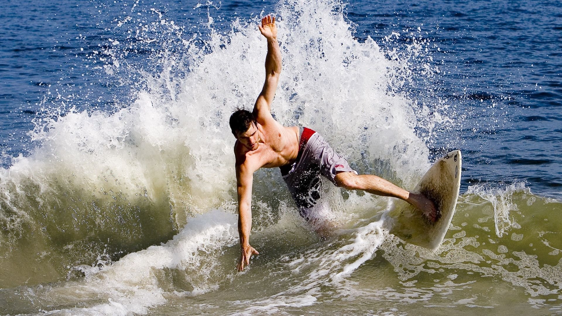 跨界王者日，当NBA的雷霆劈开王权，德甲的约基奇悄然加冕