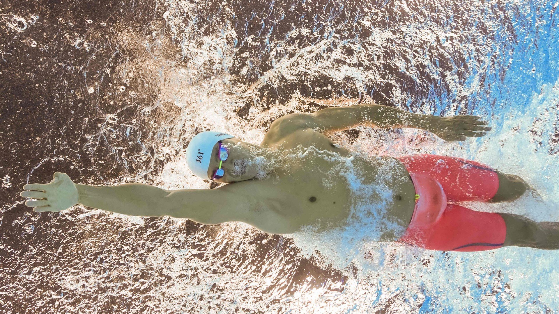 阿尔瓦雷斯节奏完全掌控，乌克兰力克英格兰，战术纪律如何颠覆传统足球叙事