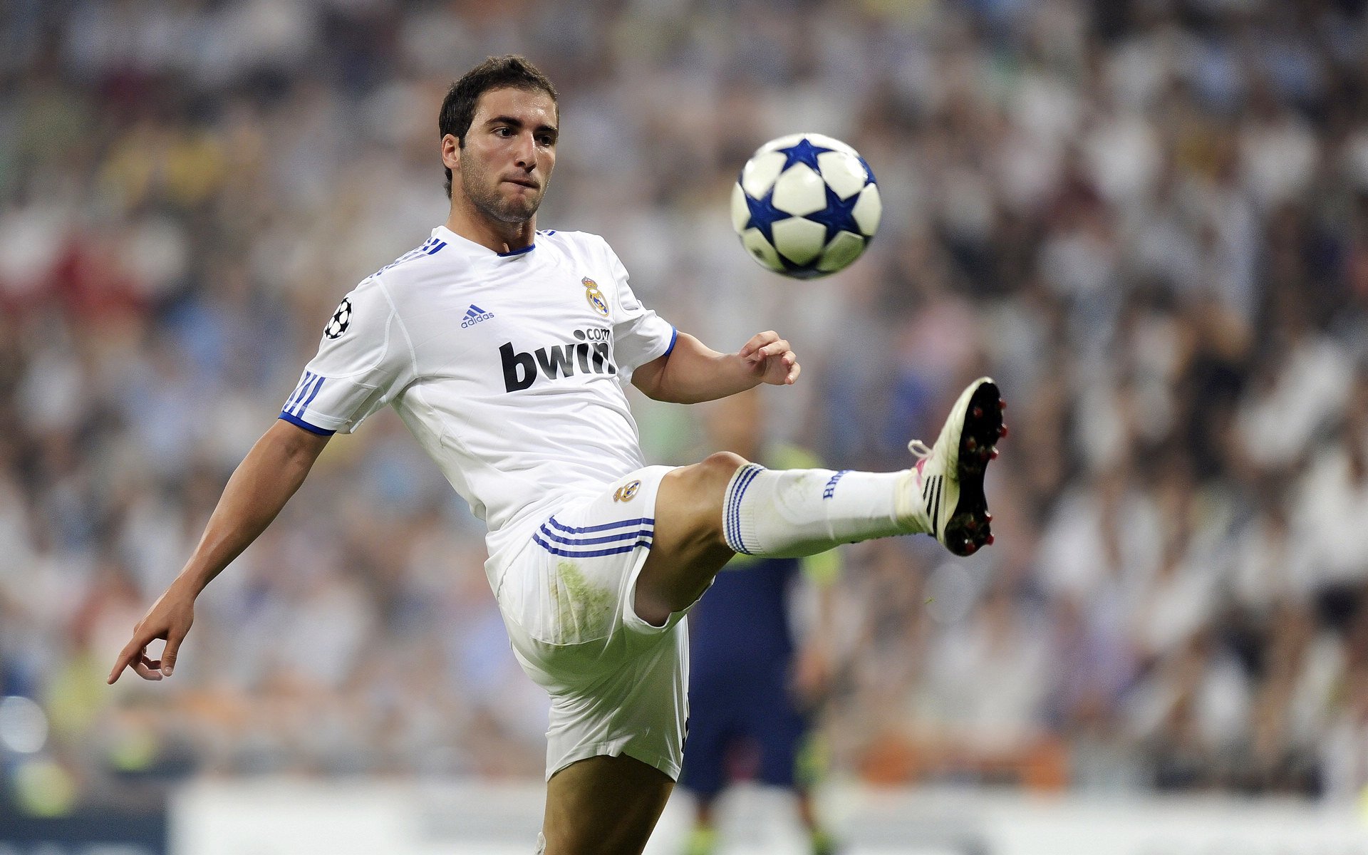 李刚仁闪耀全场,佛罗伦萨对阵阿森纳赛后,他为何赢得满分评价?