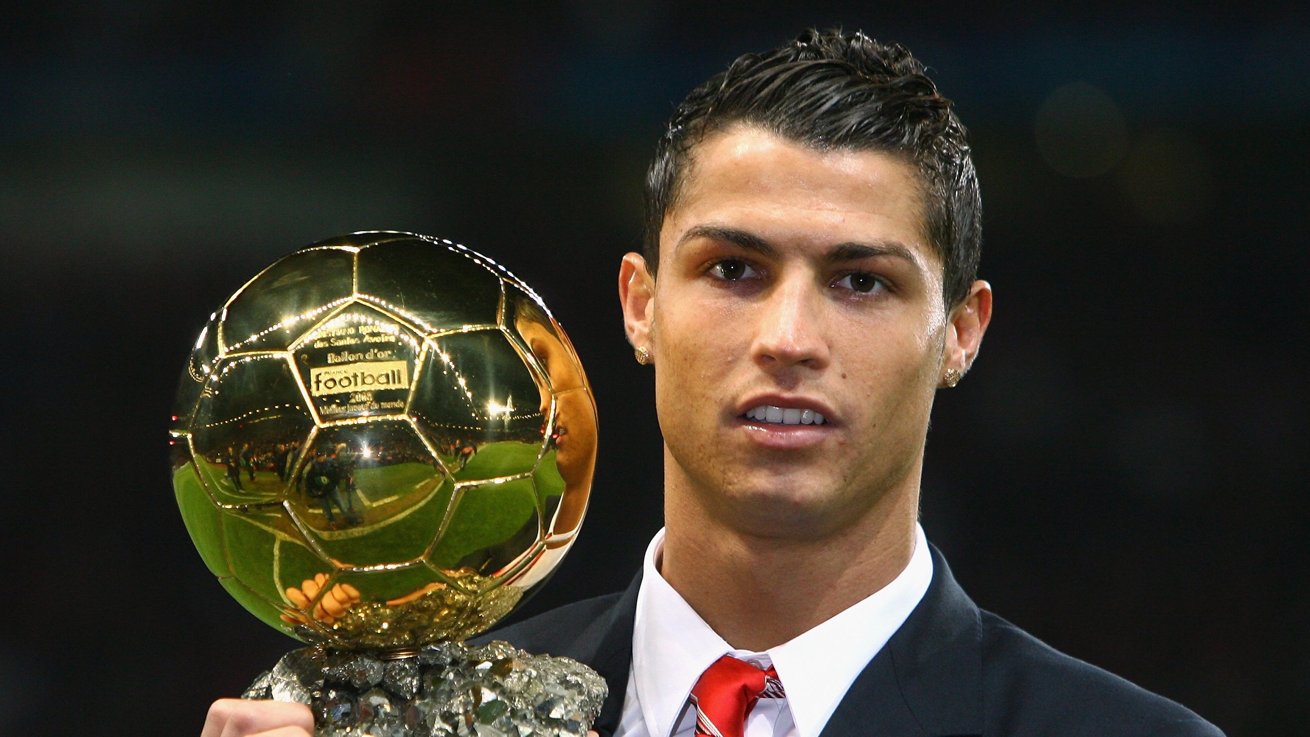 卢卡库神兵天降!德甲争冠夜,一记头槌改写历史