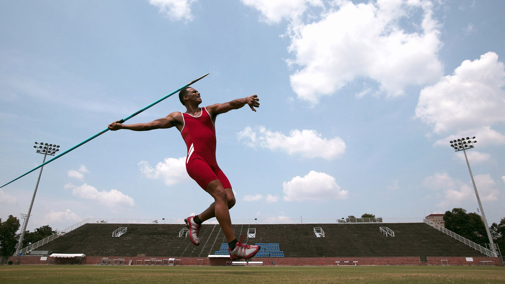 意甲焦点战之夜，本泽马破纪录，传奇再添新章